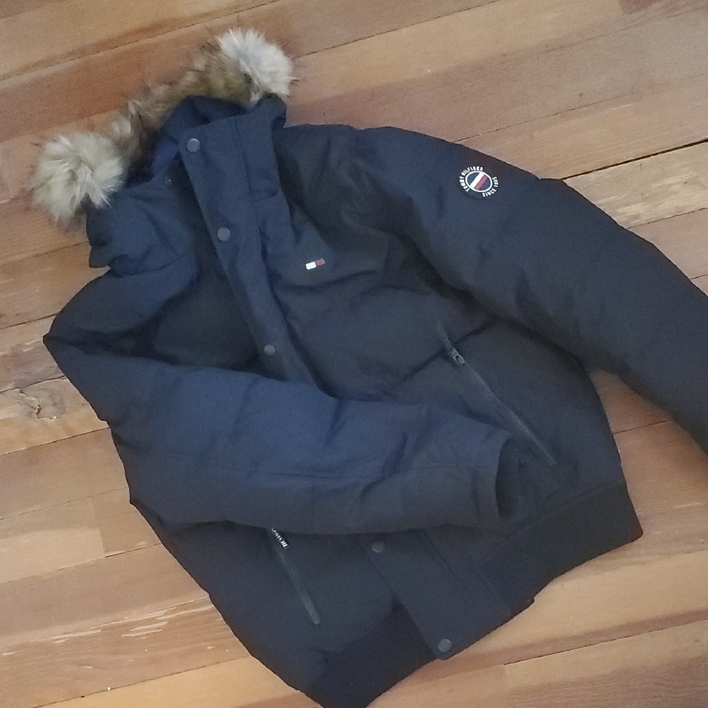 Tommy Hilfiger Men’s Winter Coat Size L – NWOT Black Hooded Jacket Faux Fur